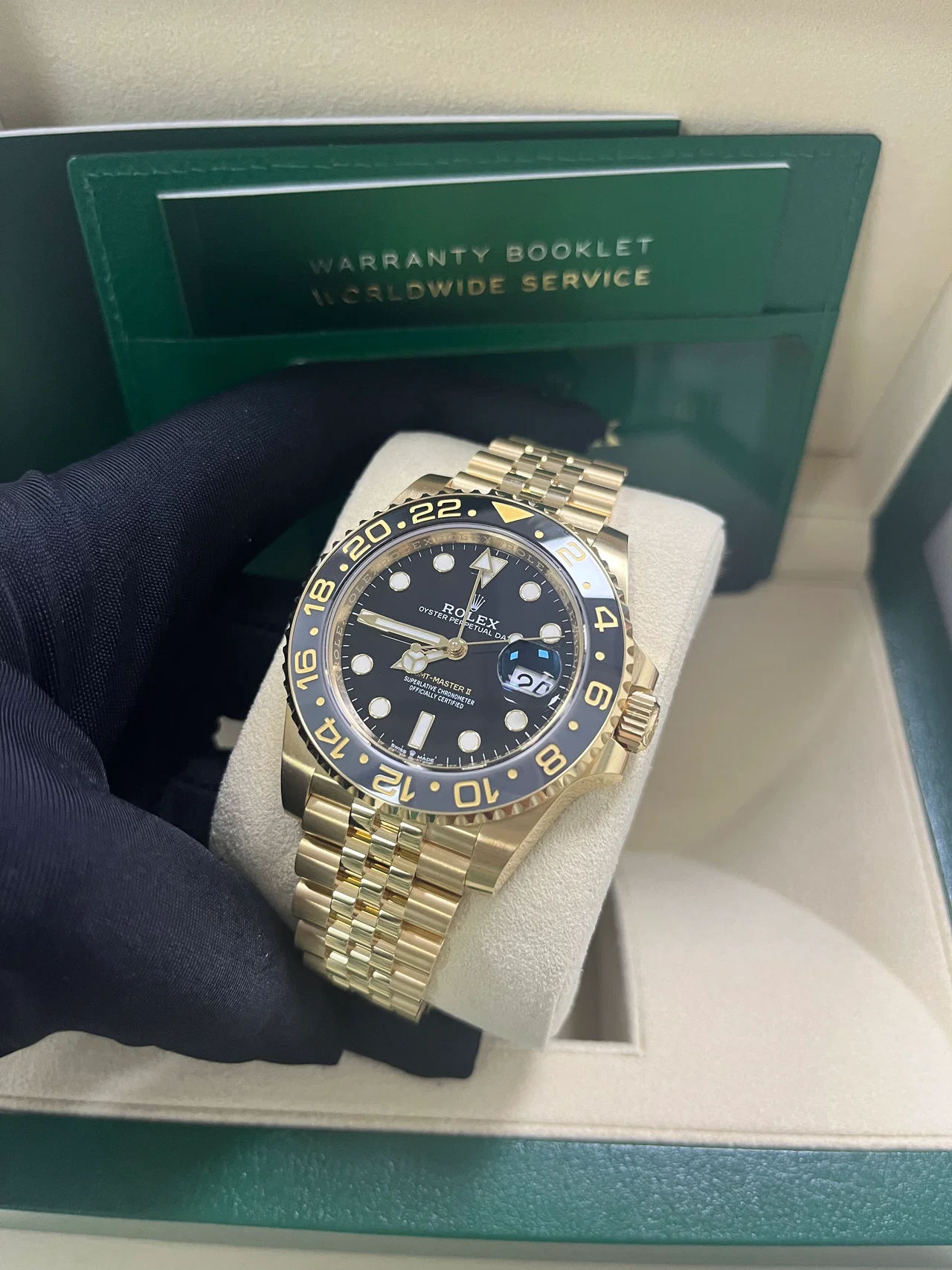 VS Factory GMT-Master II–Style 126718GRNR Jubilee, Black/Grey Ceramic-Style Bezel, Yellow-Gold-Style/904L Steel, 3285-Style GMT Movement - Image 3