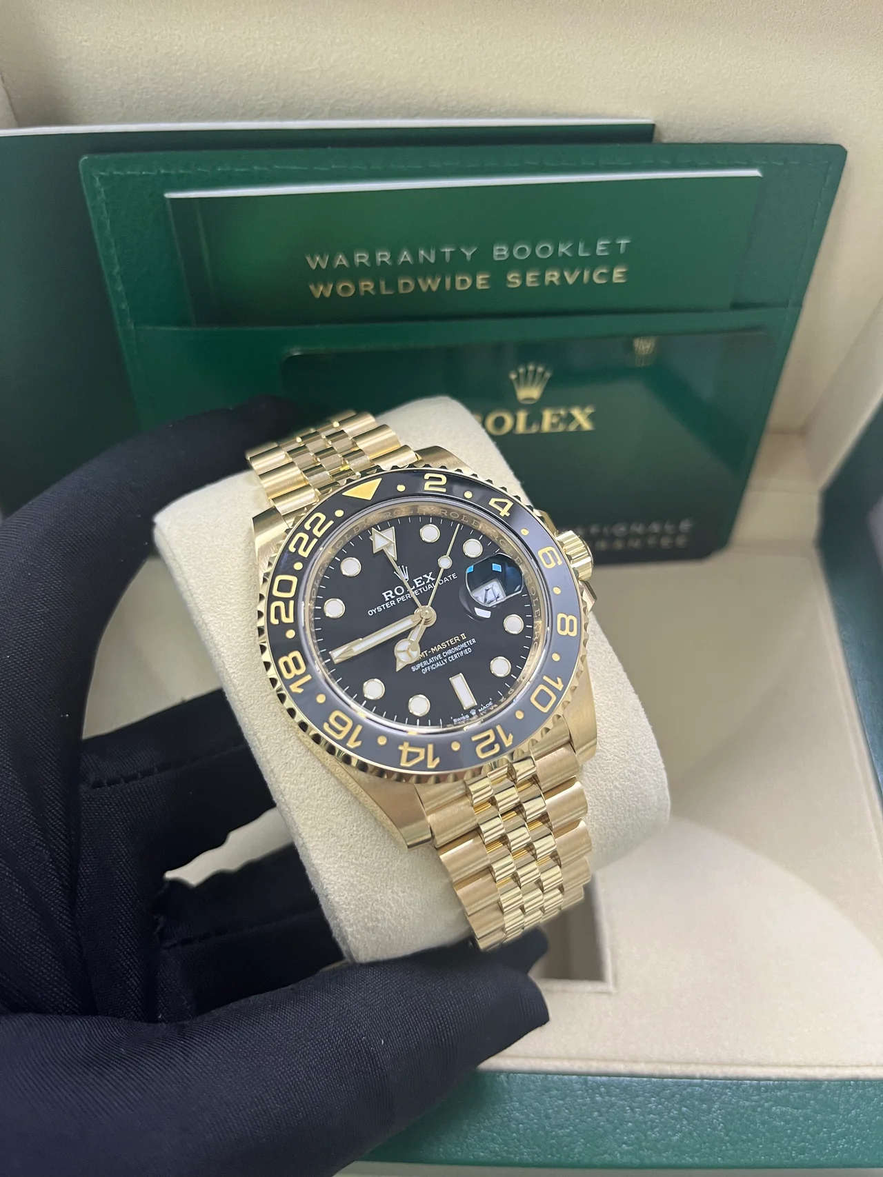 VS Factory GMT-Master II–Style 126718GRNR Jubilee, Black/Grey Ceramic-Style Bezel, Yellow-Gold-Style/904L Steel, 3285-Style GMT Movement - Image 2