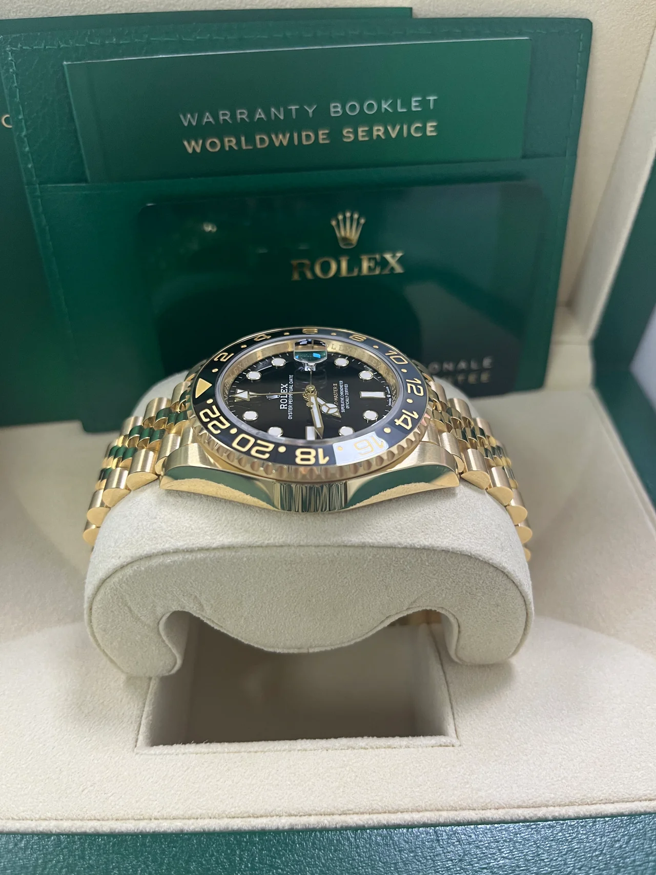 VS Factory GMT-Master II–Style 126718GRNR Jubilee, Black/Grey Ceramic-Style Bezel, Yellow-Gold-Style/904L Steel, 3285-Style GMT Movement - Image 6