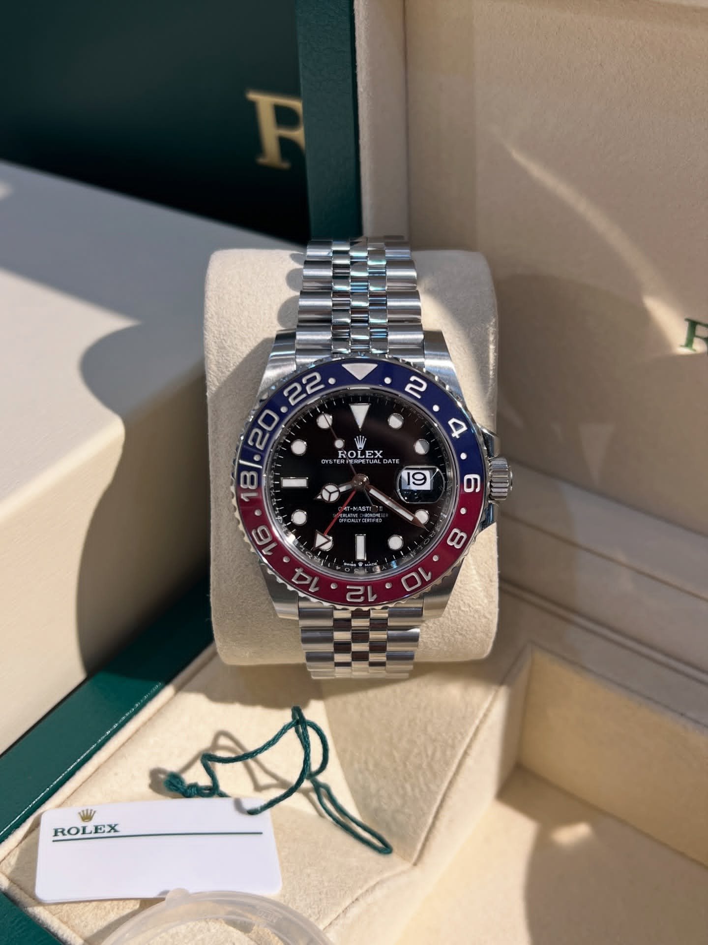 VS Factory GMT-Master II Pepsi 126710BLRO-Style 40mm, Black Dial, Red/Blue Ceramic-Style Bezel, 904L Steel, 3285-Style GMT Movement, Jubilee Bracelet - Image 2