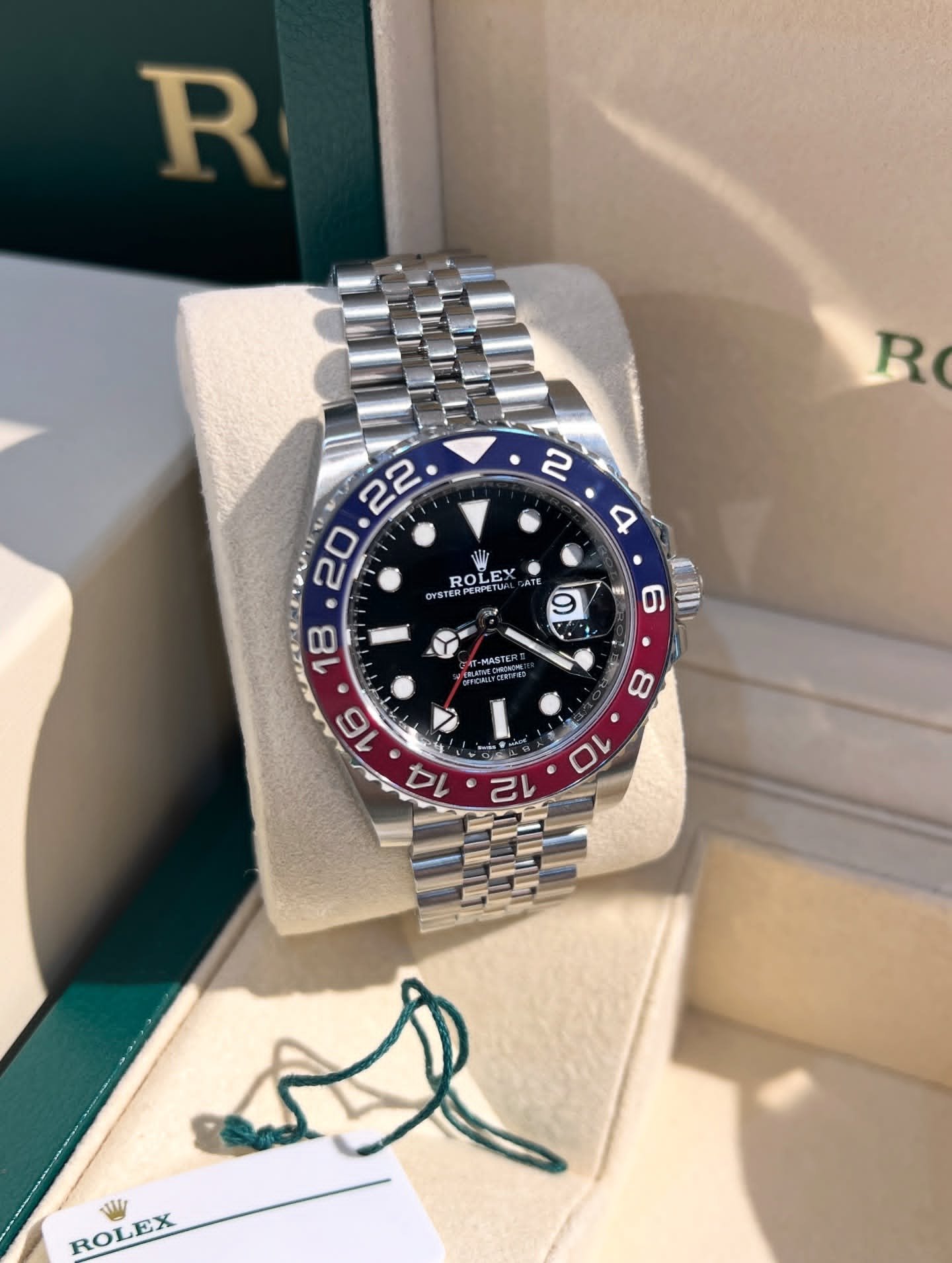 VS Factory GMT-Master II Pepsi 126710BLRO-Style 40mm, Black Dial, Red/Blue Ceramic-Style Bezel, 904L Steel, 3285-Style GMT Movement, Jubilee Bracelet - Image 3