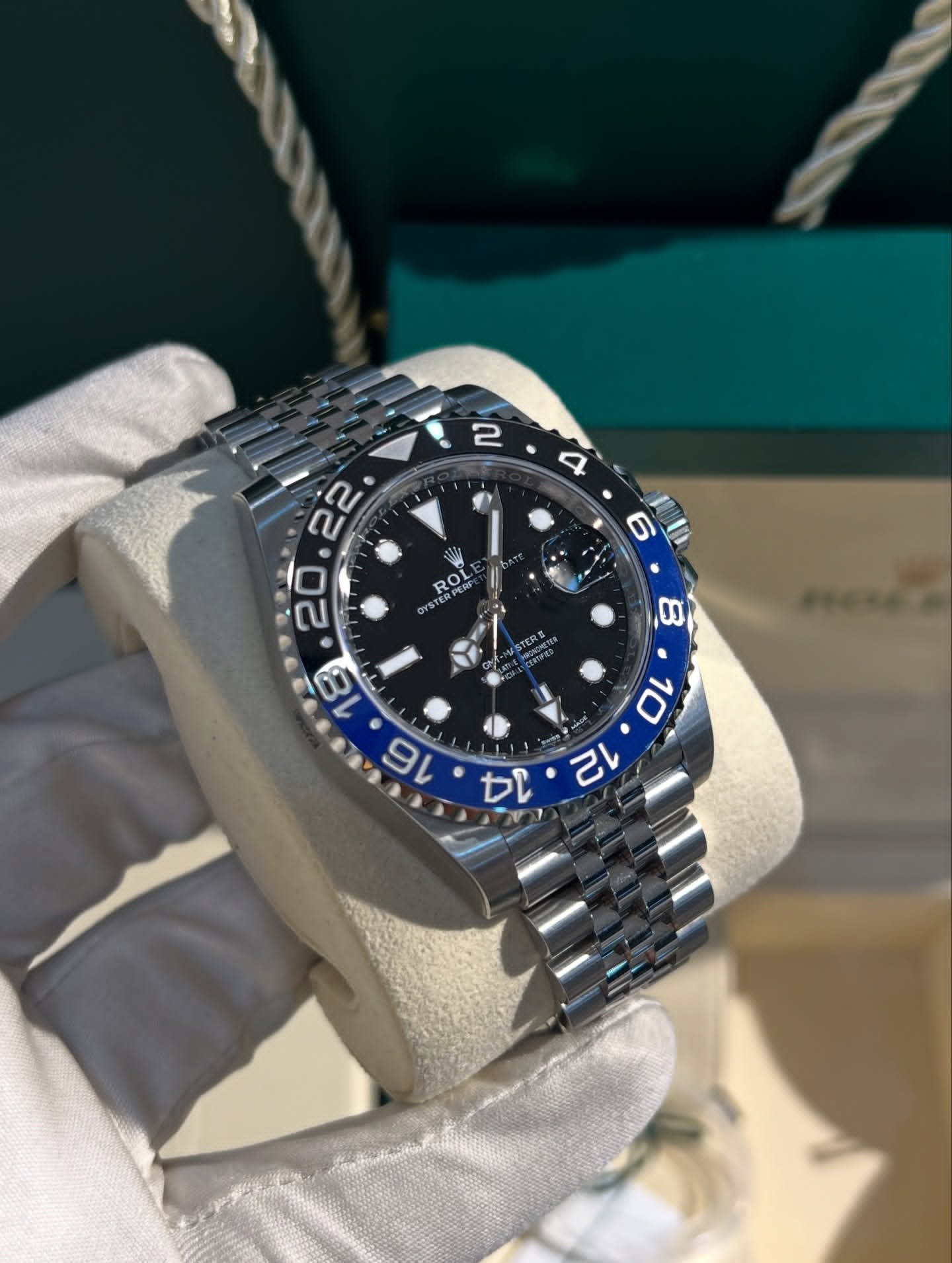 VS Factory GMT-Master II Batgirl 126710BLNR 40mm, Black Dial, Blue/Black Ceramic-Style Bezel, 904L Steel, 3285-Style GMT Movement, Jubilee Bracelet - Image 2
