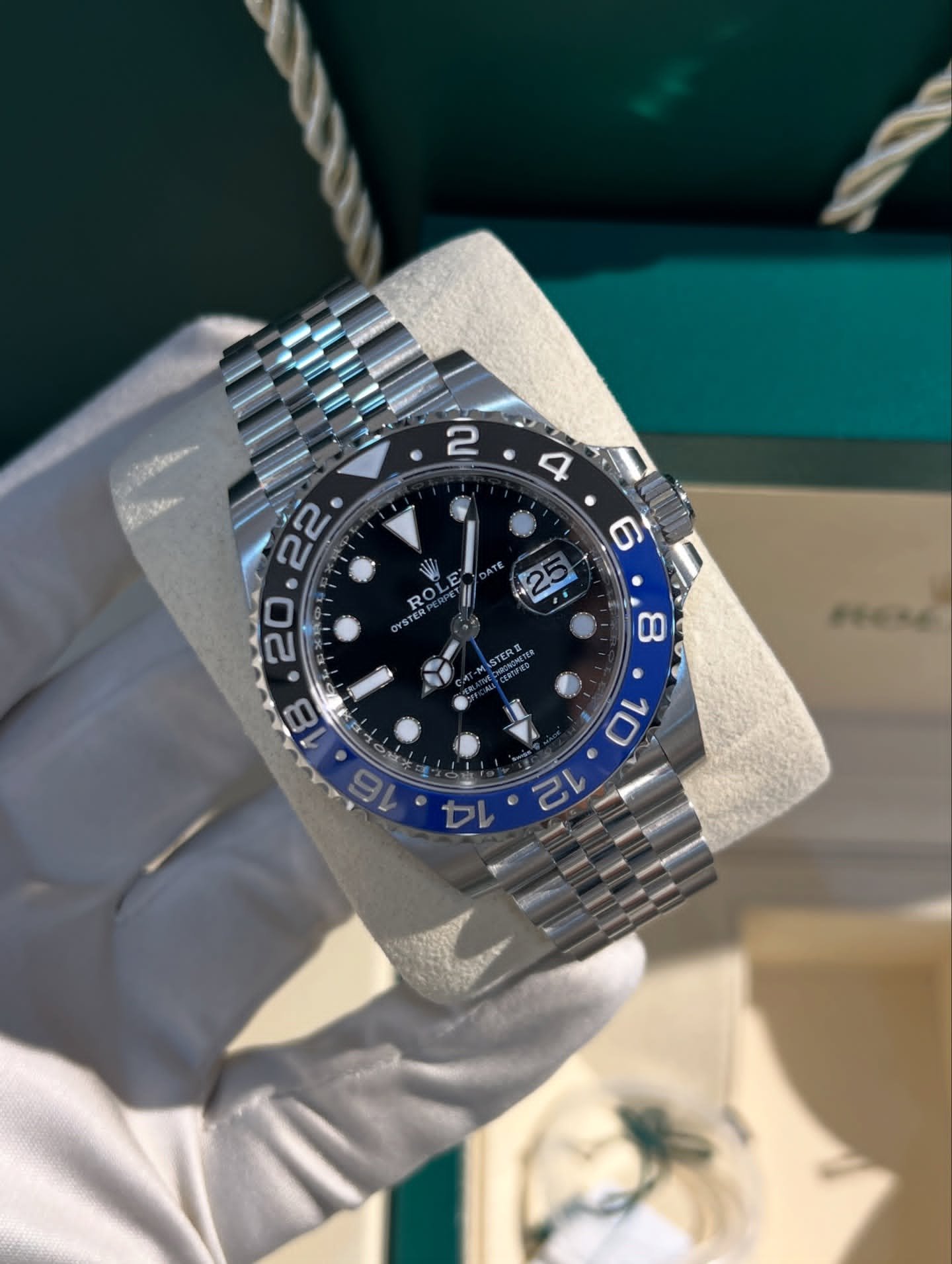VS Factory GMT-Master II Batgirl 126710BLNR-style watch with blue black bezel