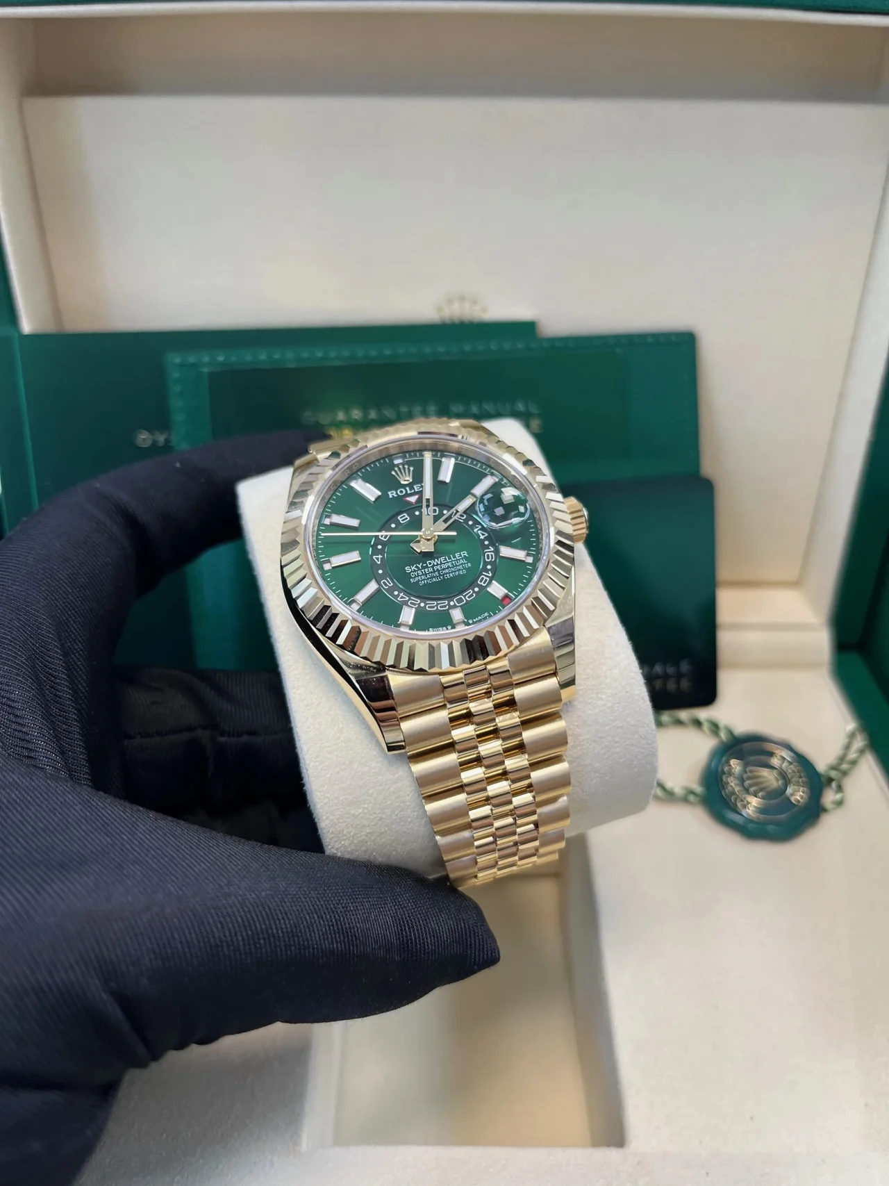 ZF Factory Rolex Sky-Dweller 42mm Bright Green Dial – Yellow Gold-Wrapped 904L Steel, Best Edition - Image 3