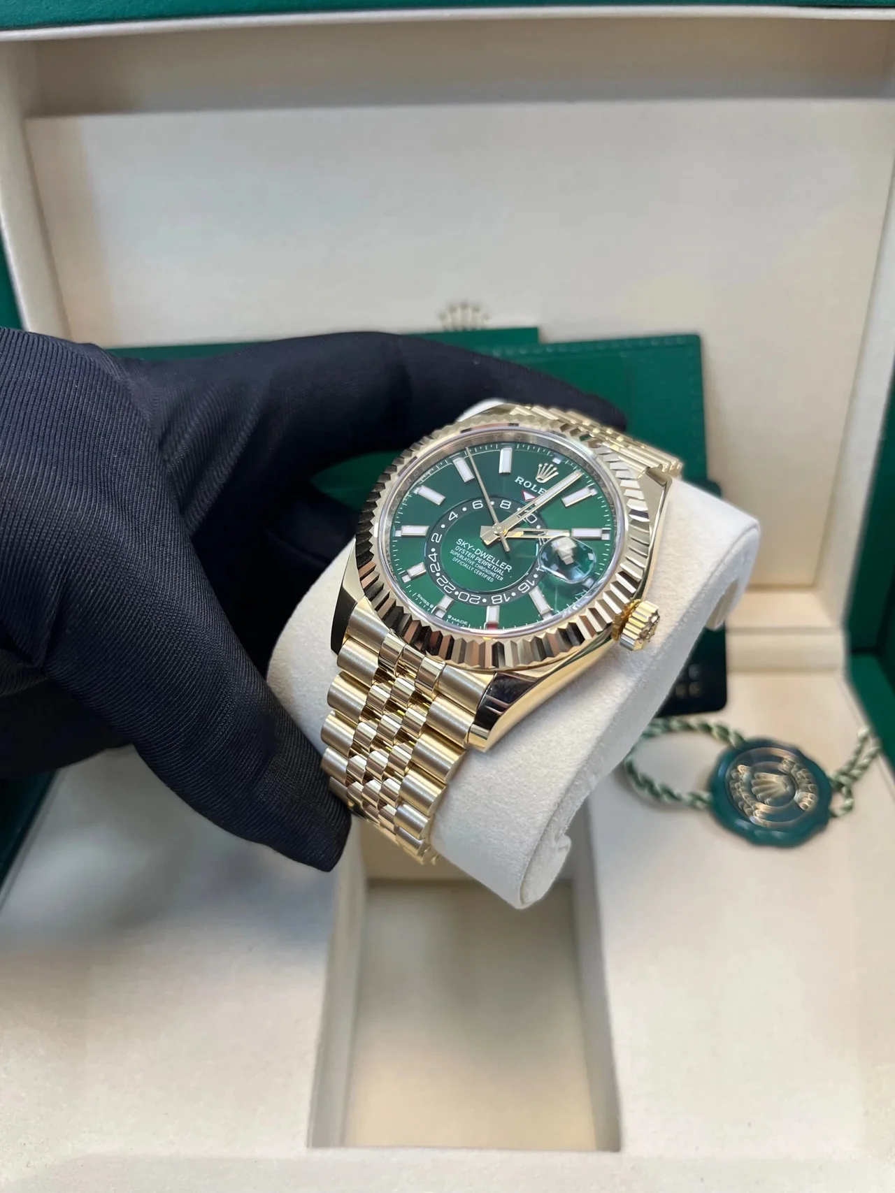 ZF Factory Rolex Sky-Dweller 42mm Bright Green Dial – Yellow Gold-Wrapped 904L Steel, Best Edition - Image 4