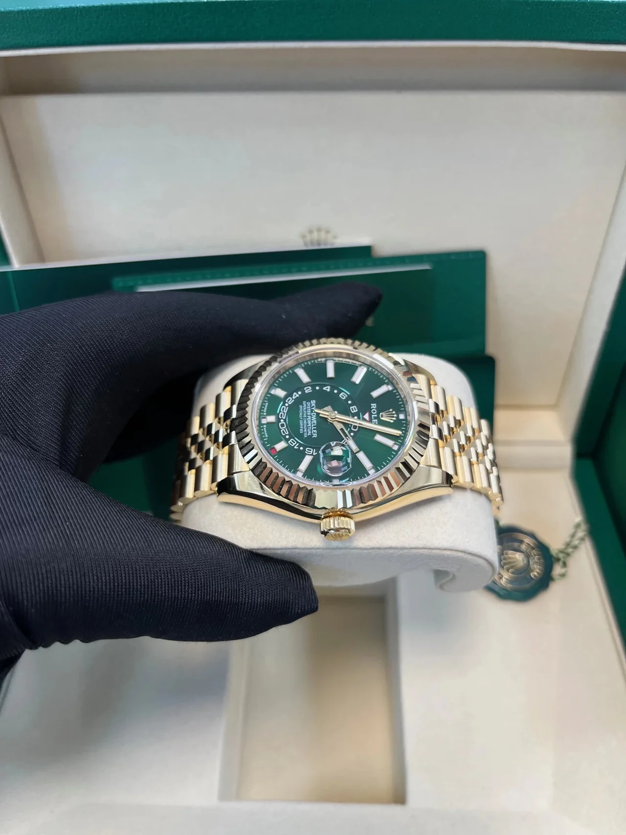 ZF Factory Rolex Sky-Dweller 42mm Bright Green Dial – Yellow Gold-Wrapped 904L Steel, Best Edition - Image 5