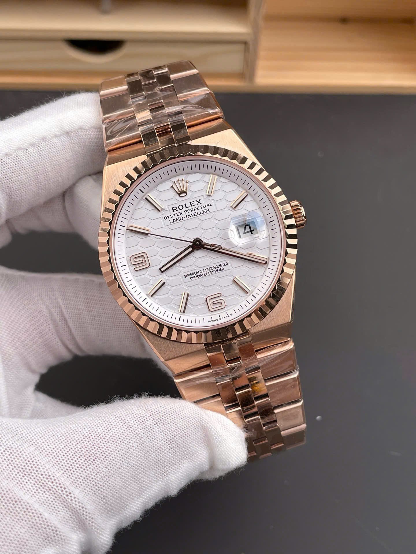 ES Factory Rolex Land-Dweller 40mm Rose Gold, Integrated Flat Jubilee Bracelet, Automatic Movement - Image 2
