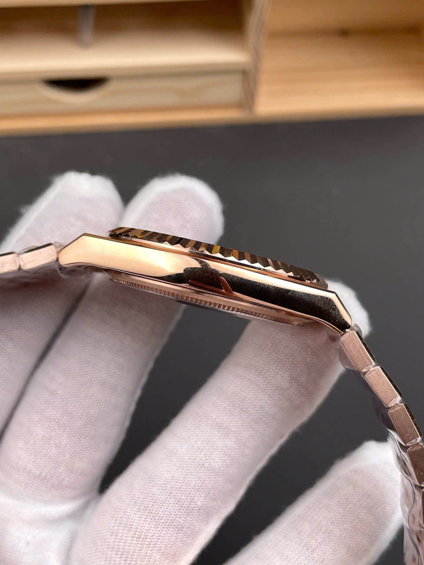 ES Factory Rolex Land-Dweller 40mm Rose Gold, Integrated Flat Jubilee Bracelet, Automatic Movement - Image 5